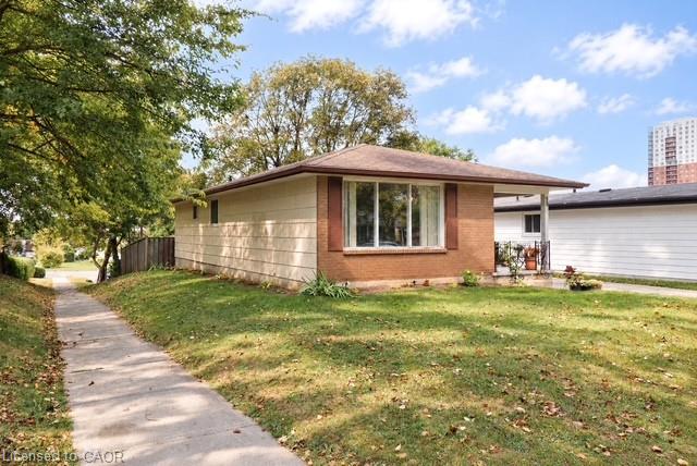 90 Pepperwood Crescent