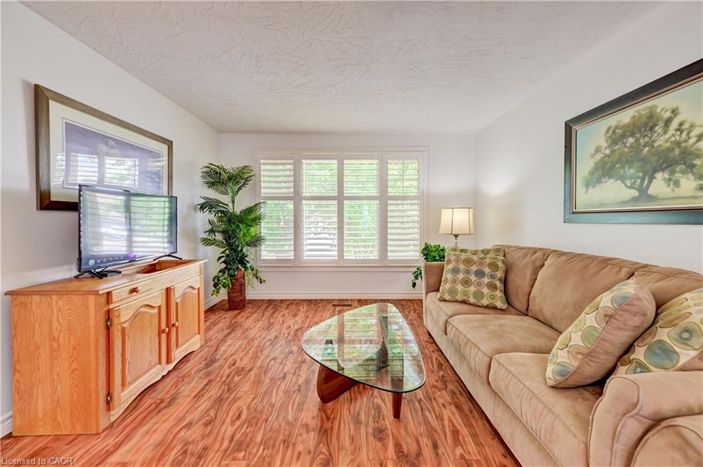 3 Parkland Crescent