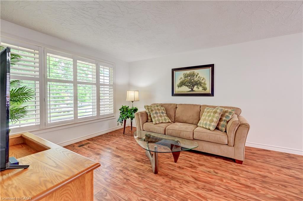 3 Parkland Crescent