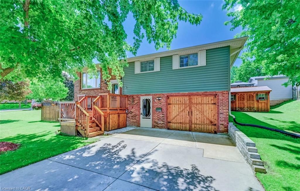 3 Parkland Crescent