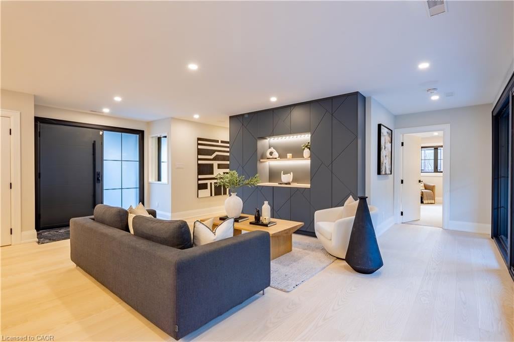 841 Danforth Place