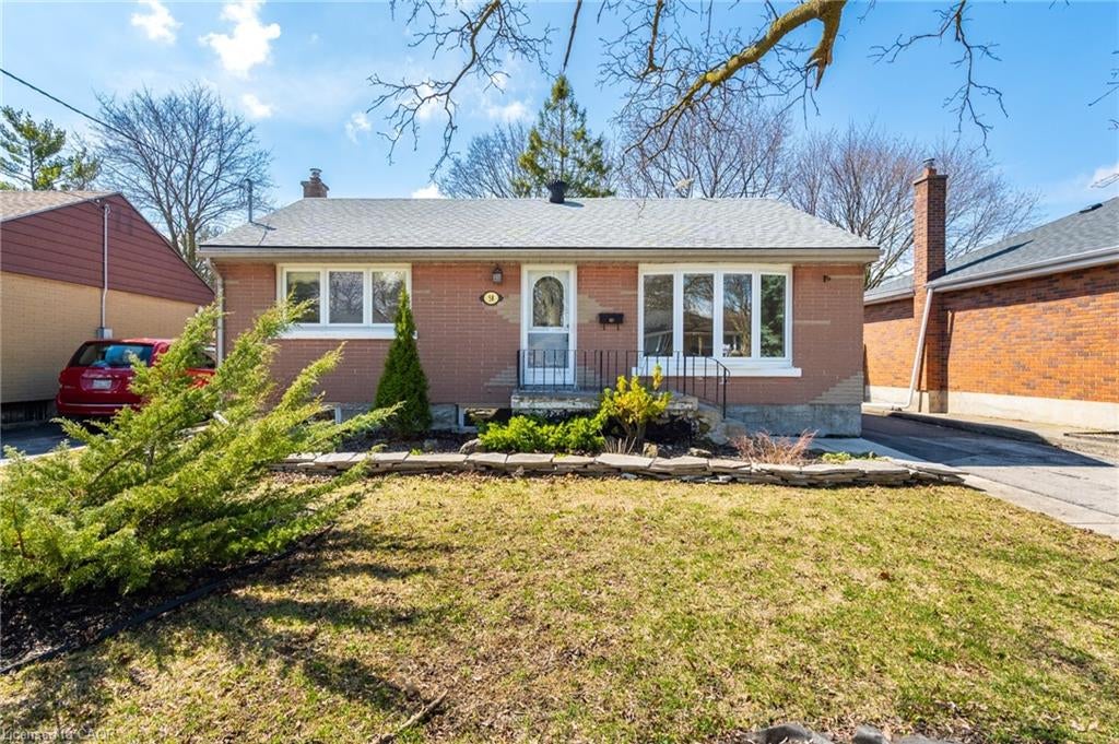 58 Lowrey Avenue S