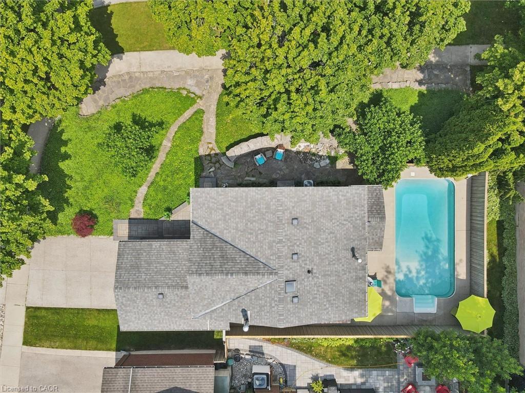 16 Manitoulin Crescent