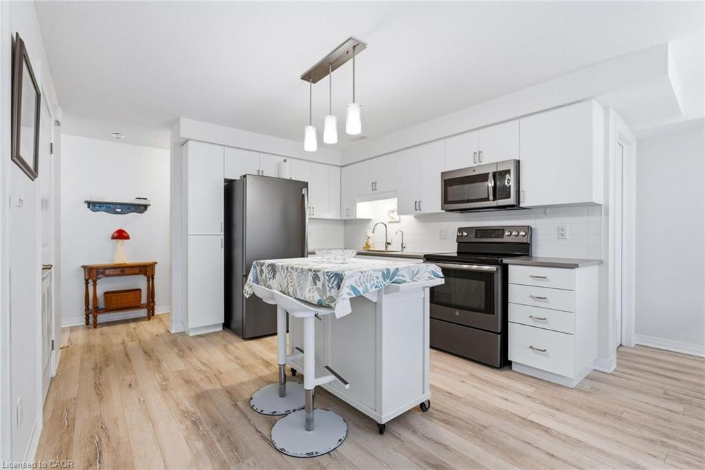 1989 Ottawa Street S 27C