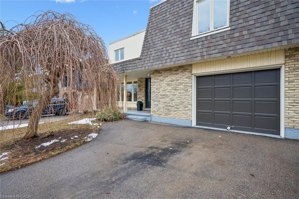 93 Grand River Boulevard