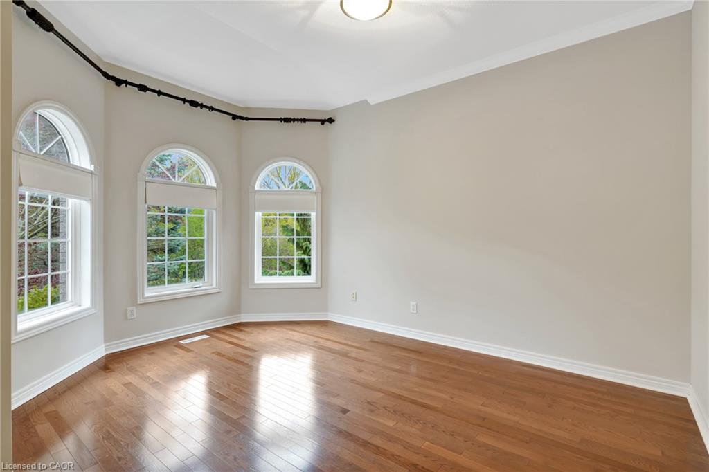 18 Woodmans Court