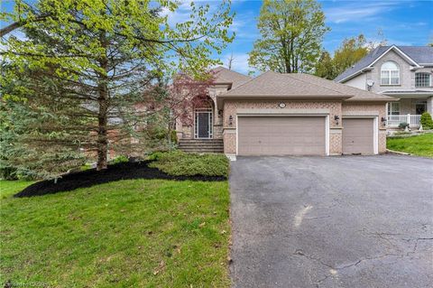 18 Woodmans Court Kitchener ON N2P 2B2
