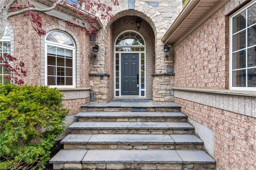 18 Woodmans Court
