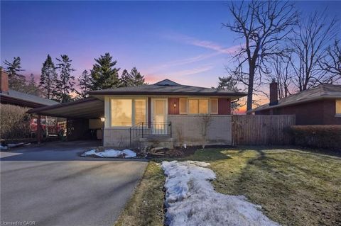 11 Alison Avenue Cambridge ON N1R 1M8