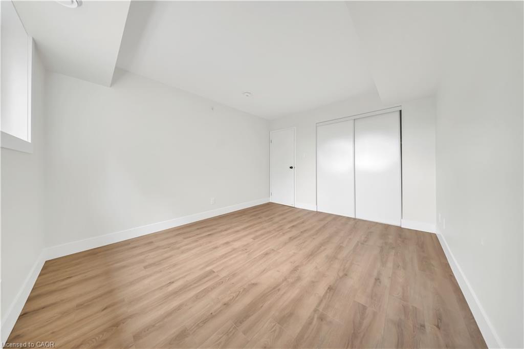 3085 Kingsway Drive 21