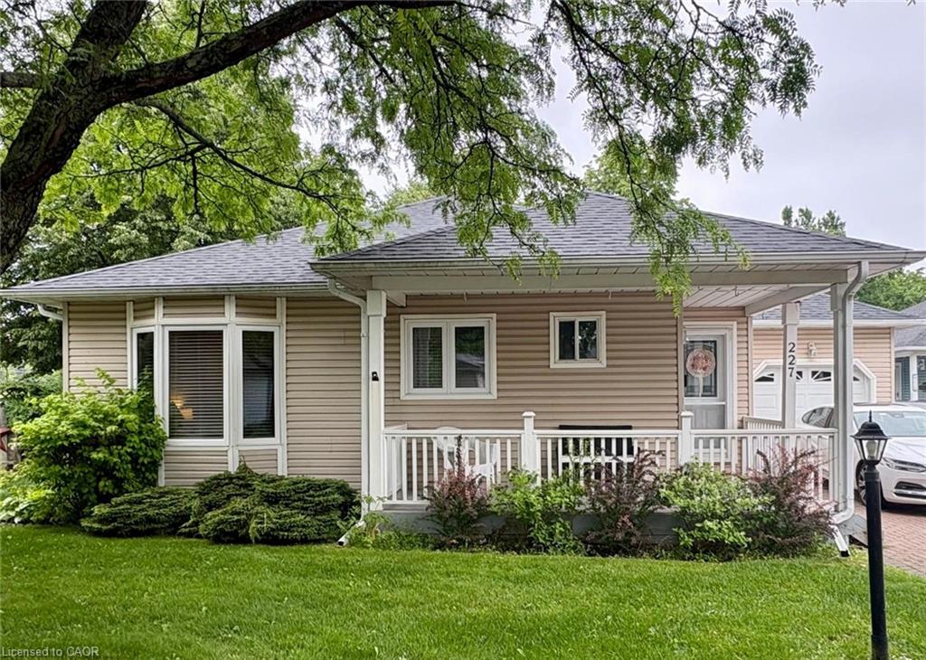 227 Silverbirch Boulevard