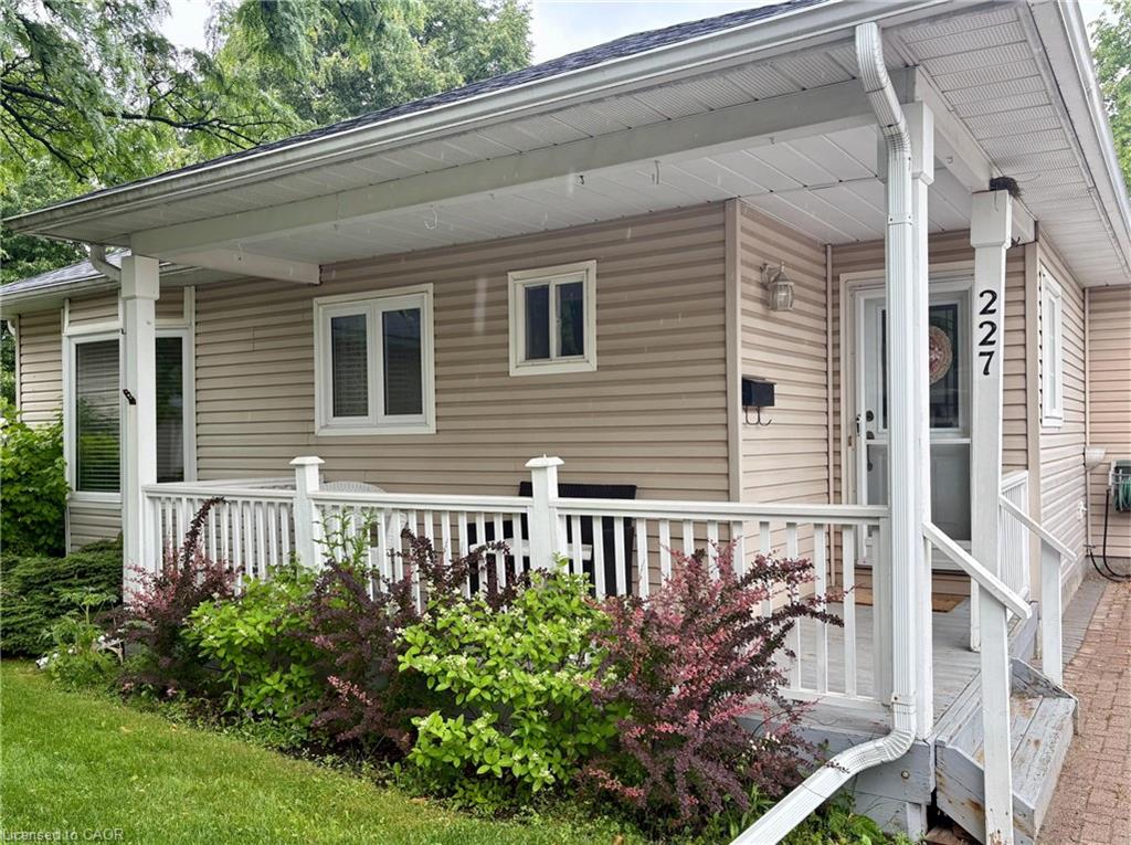 227 Silverbirch Boulevard