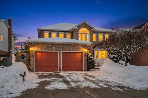 25 Lynnvalley Crescent Kitchener ON N2N 3A8