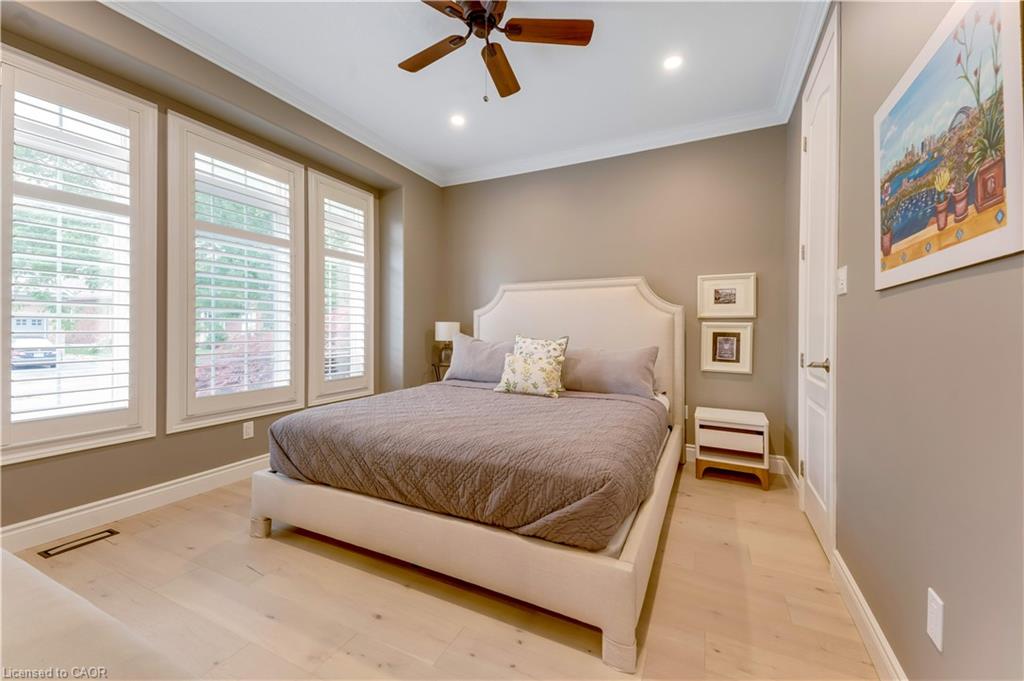 213 Edgewater Crescent