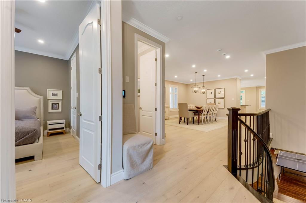 213 Edgewater Crescent
