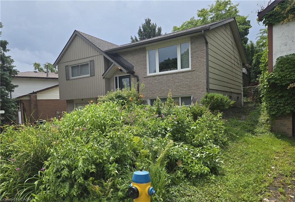 67 Pinemeadow Crescent
