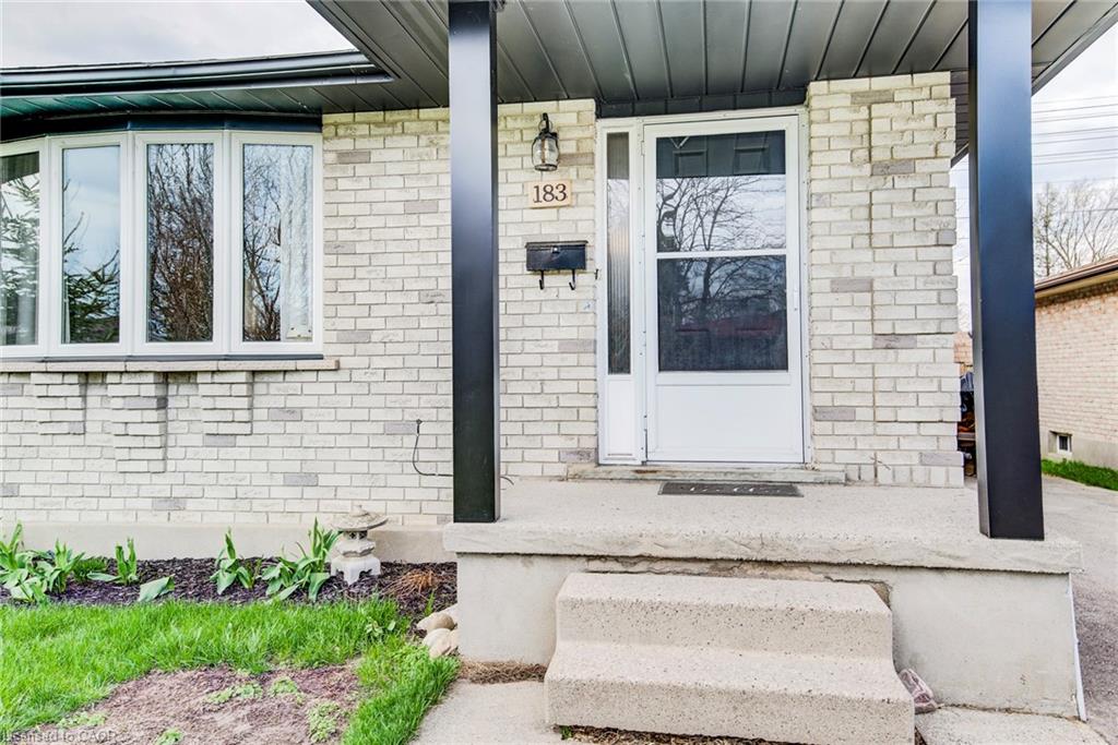 183 Dinison Crescent