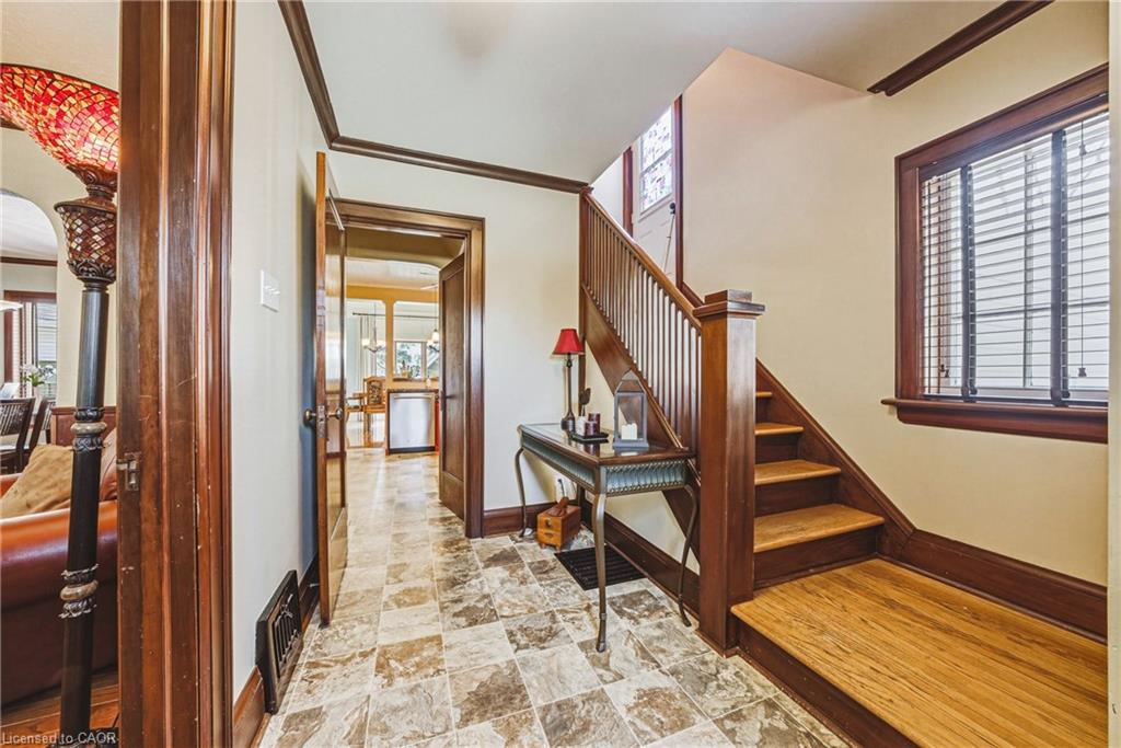 55 Vancamp Avenue
