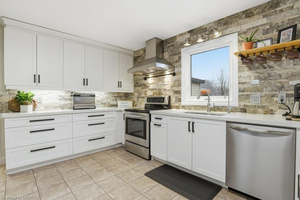 152 Laschinger Boulevard