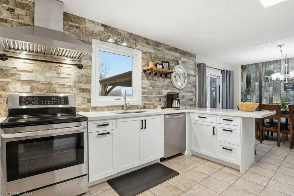 152 Laschinger Boulevard