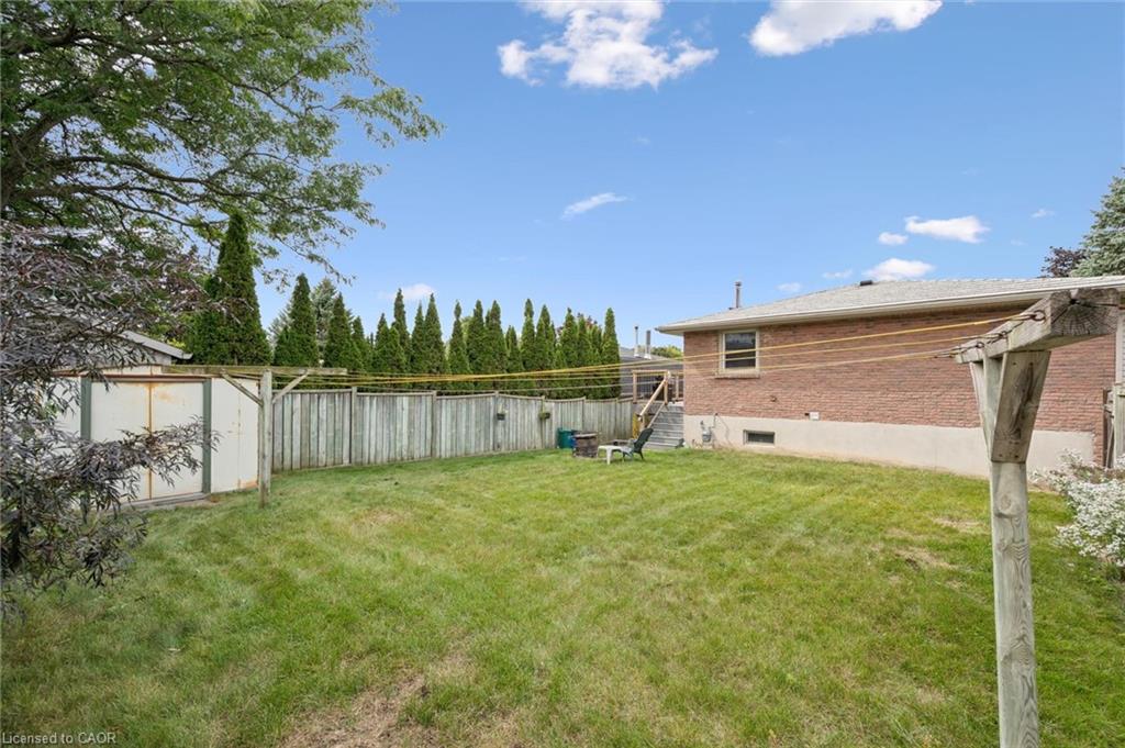 121 Nathaniel Crescent