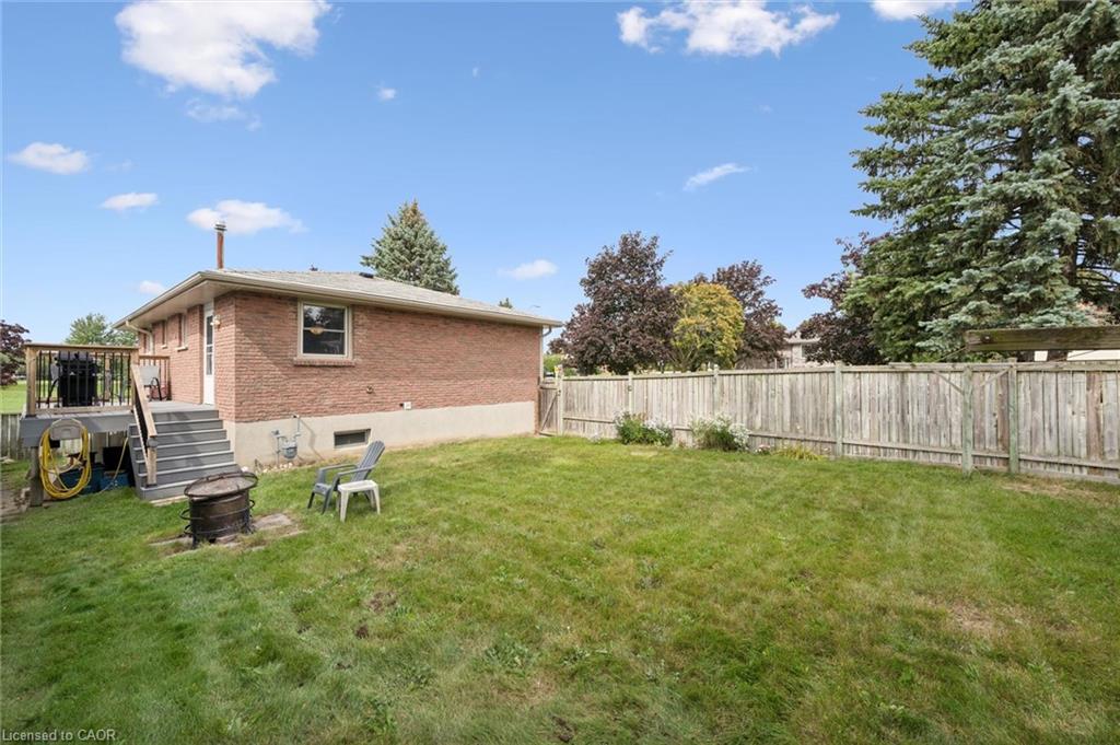 121 Nathaniel Crescent