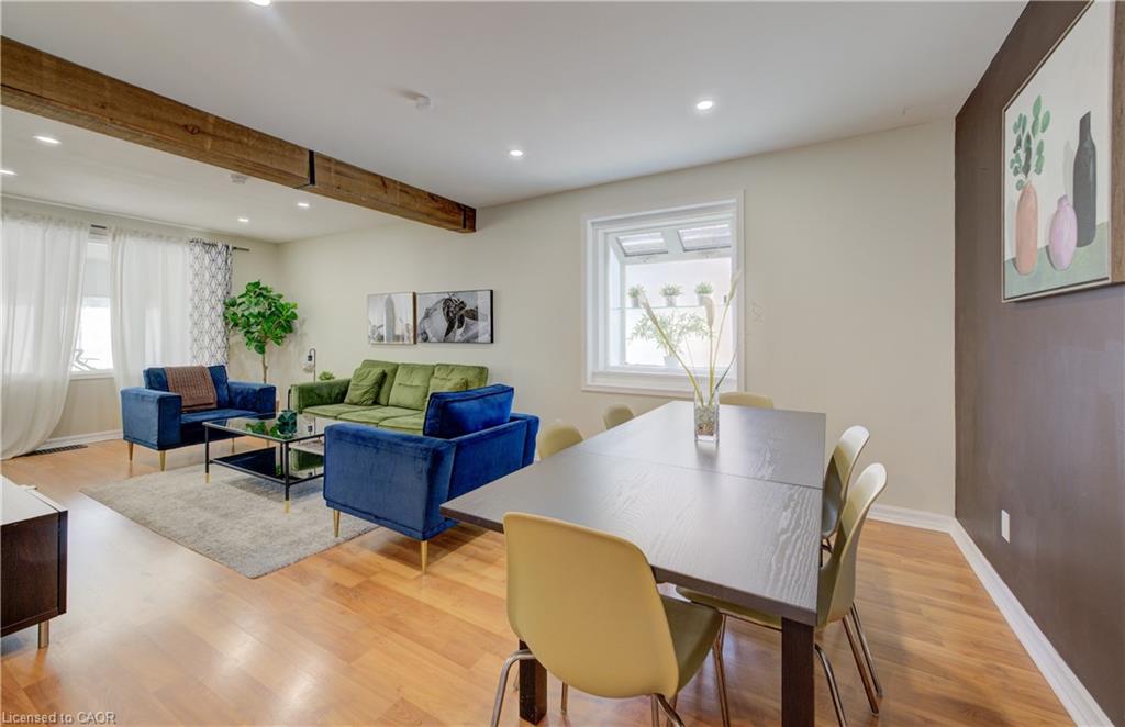 350 Victoria Street S