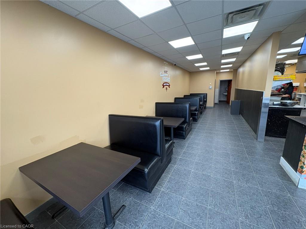 4293 King Street E 2