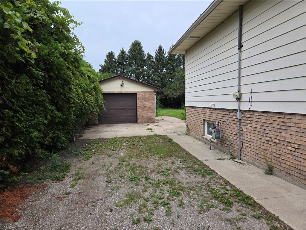 8 Lyndhurst Avenue