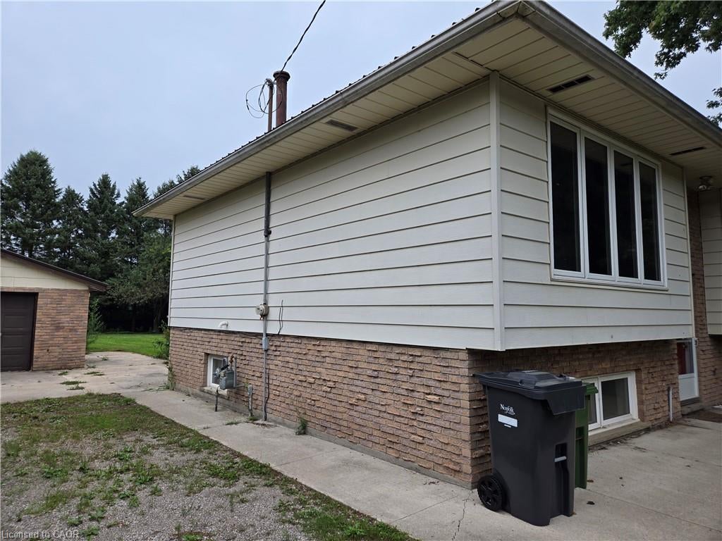 8 Lyndhurst Avenue