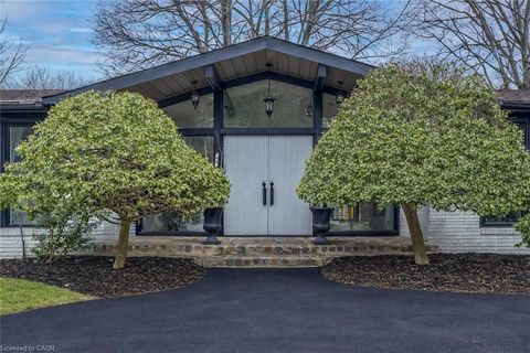 625 Sir Richards Road Mississauga ON L5C 1A3