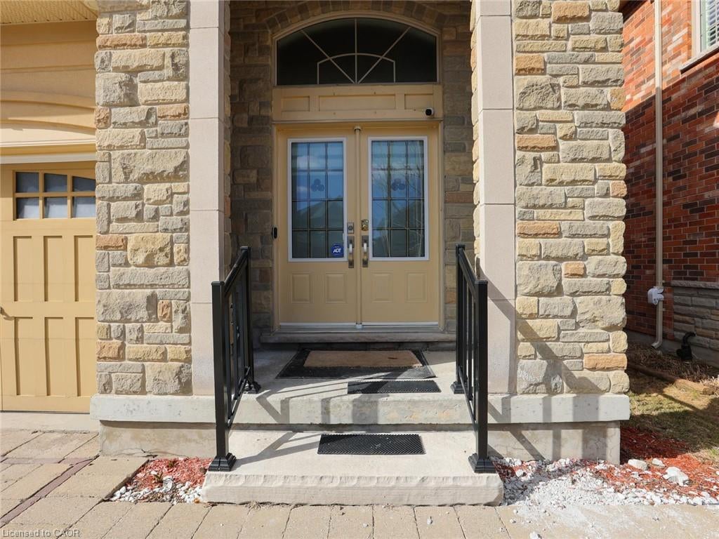 584 Pinery Trail