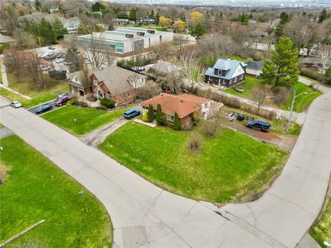 13 Mcdonald Court Waterdown ON L9H 7G1