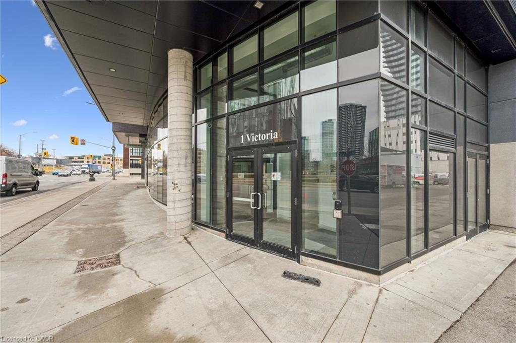 1 Victoria Street S 706