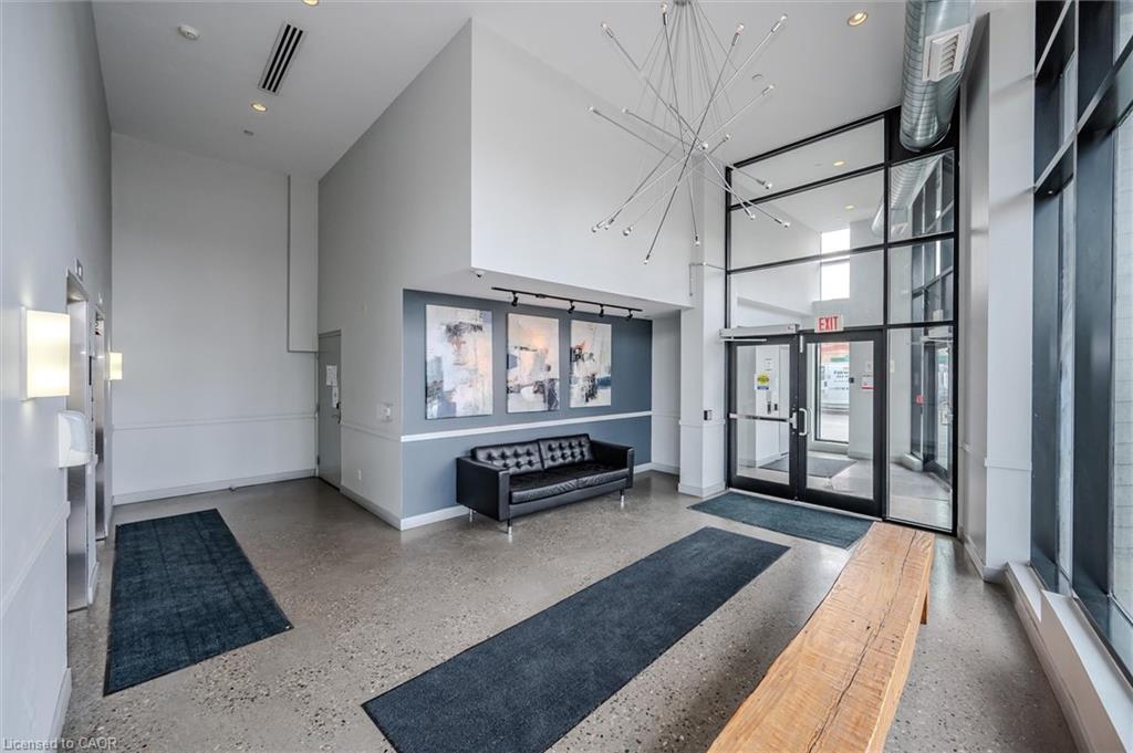 1 Victoria Street S 706