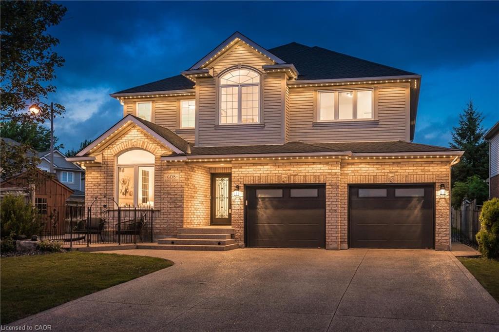 608 Bluenose Crescent