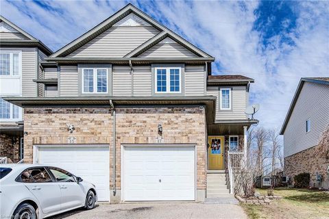 17 Red Clover Crescent Kitchener ON N2E 4G6