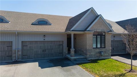 18 Borden Trail Welland ON L3C 0H1