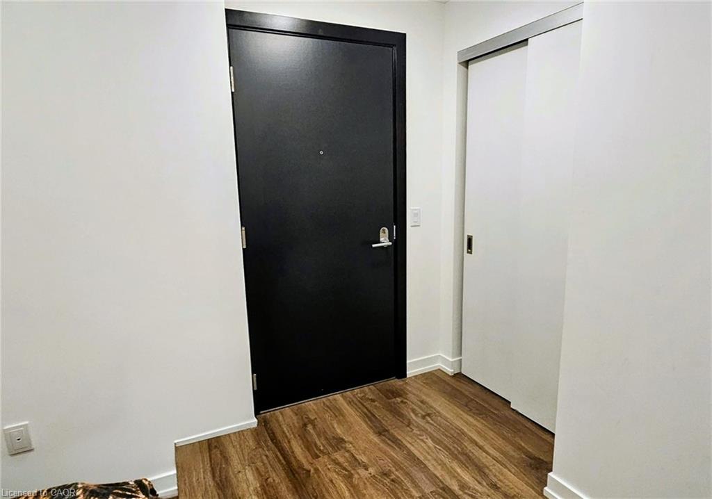 15 Wellington Street S 1510