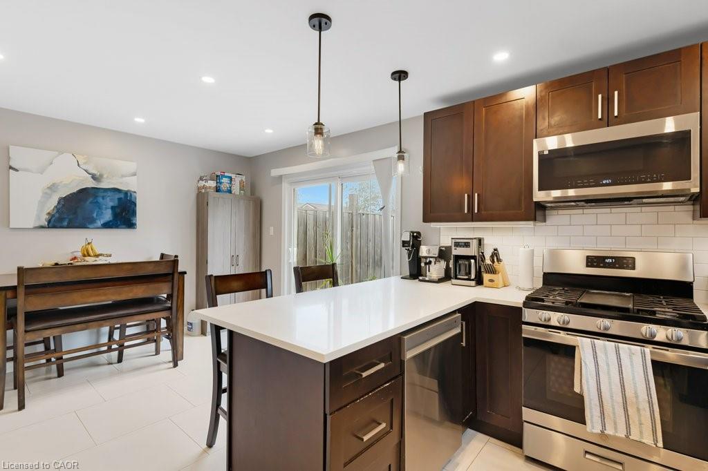 33 Meadow Woods Crescent