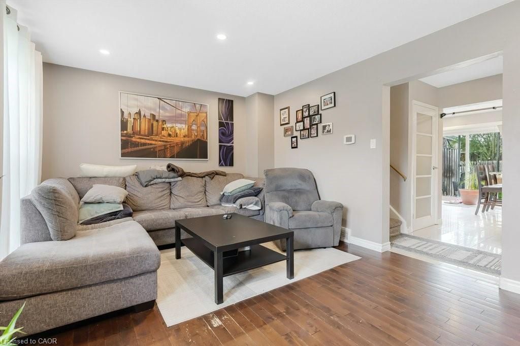 33 Meadow Woods Crescent