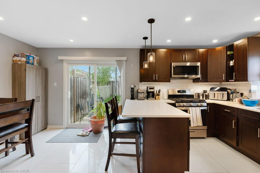 33 Meadow Woods Crescent