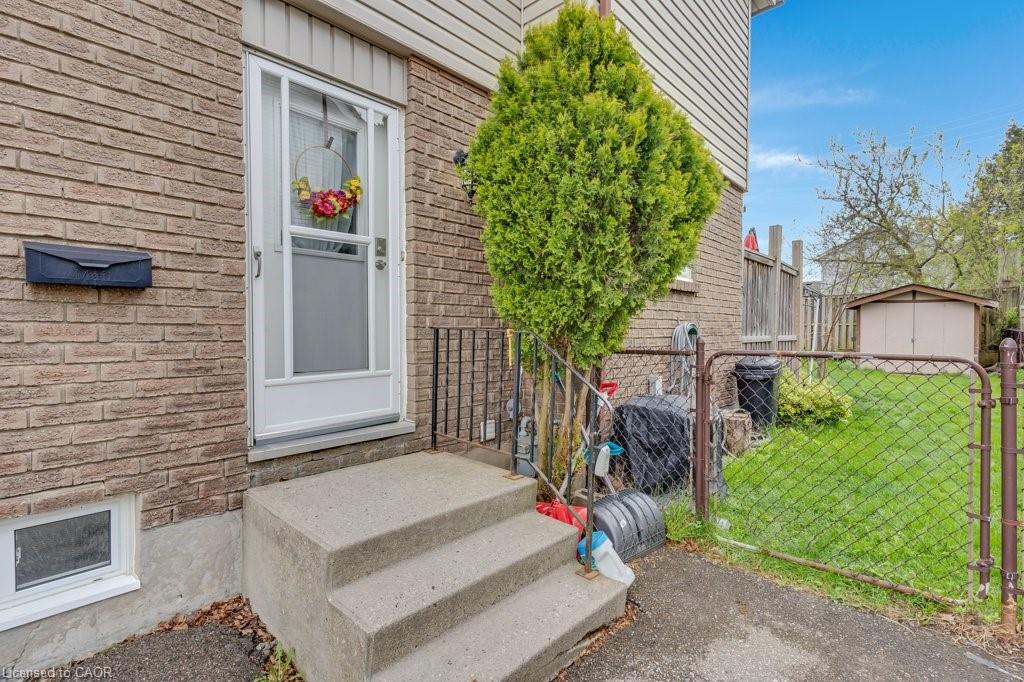 33 Meadow Woods Crescent