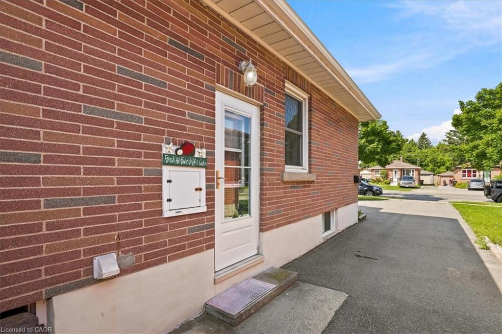 472 Highland Road E