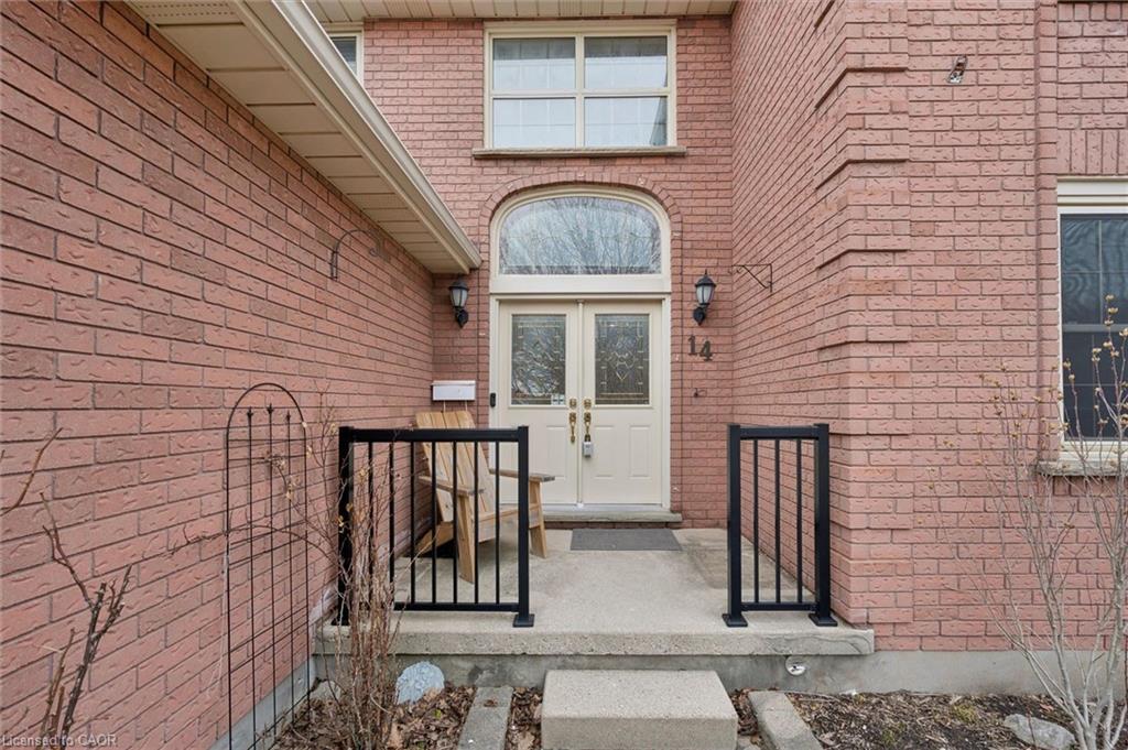 14 Robertson Crescent