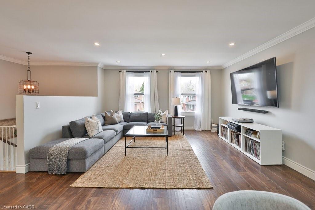 3219 Twin Oaks Crescent