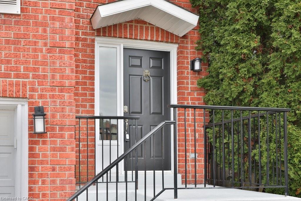 3219 Twin Oaks Crescent