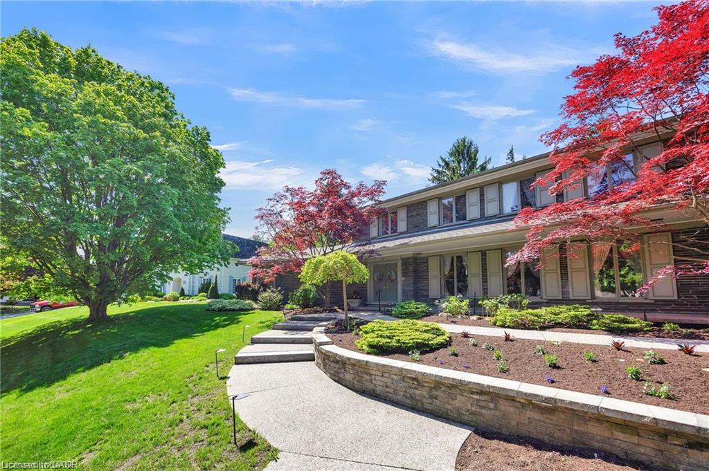 61 Huntley Crescent