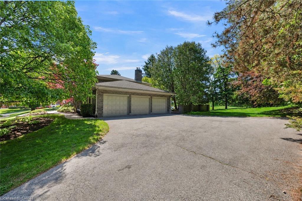 61 Huntley Crescent