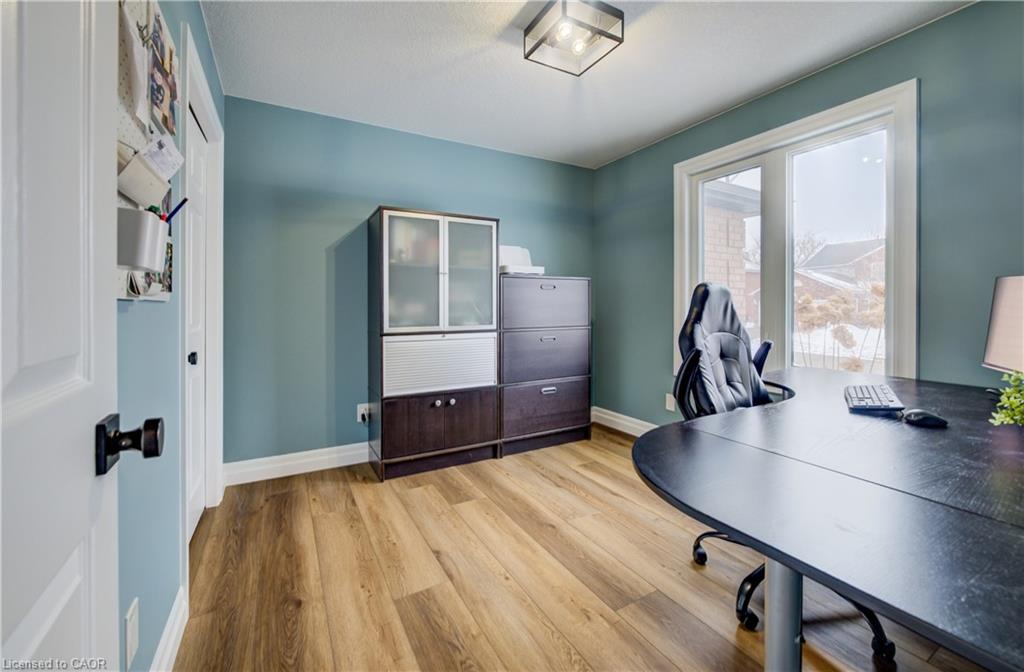 451 Knightsbridge Court